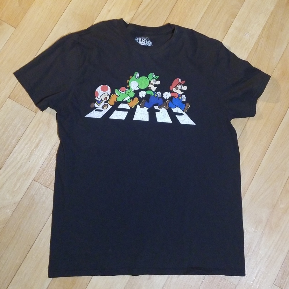 Super Mario Shirt Size M in Mens